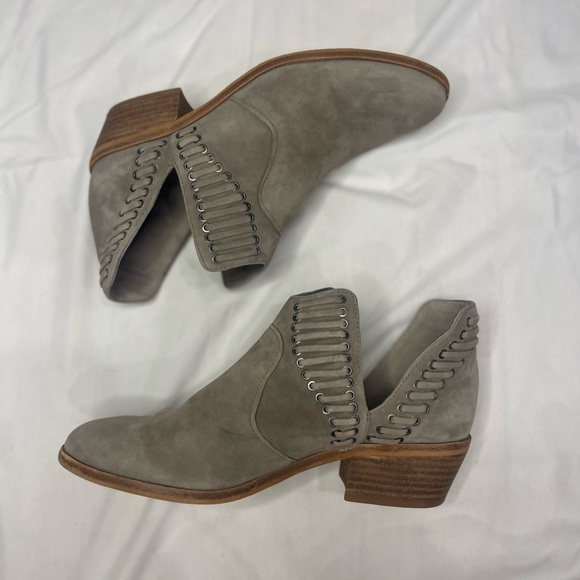Vince Camuto Vc Pevista booties size 7 - Picture 1 of 14